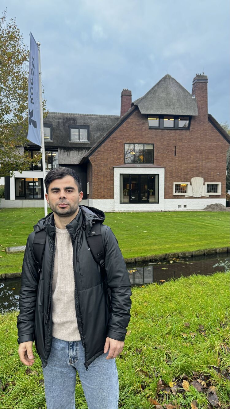  ,   Aziz, 33 ,   ,   , c , 