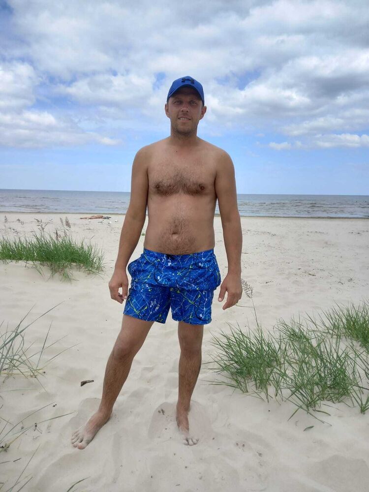  28976652  Ruslan, 40 ,    