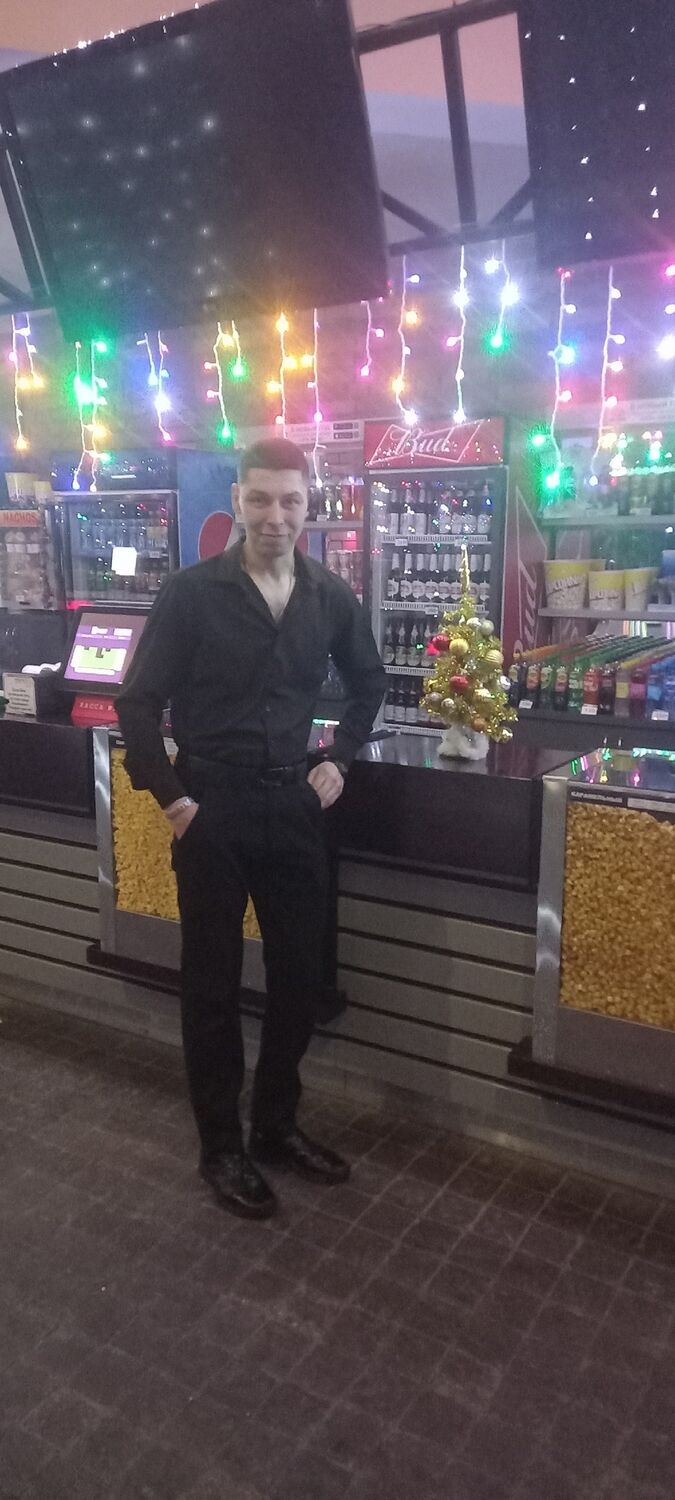  40925662  Andrei, 33 ,    