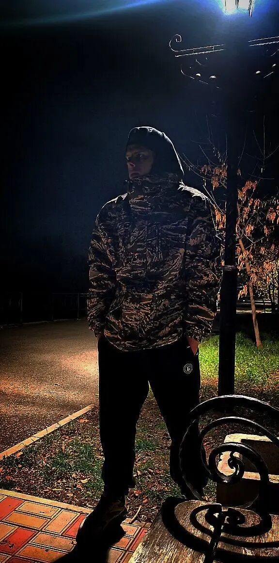  31778542  Viktor, 21 ,    