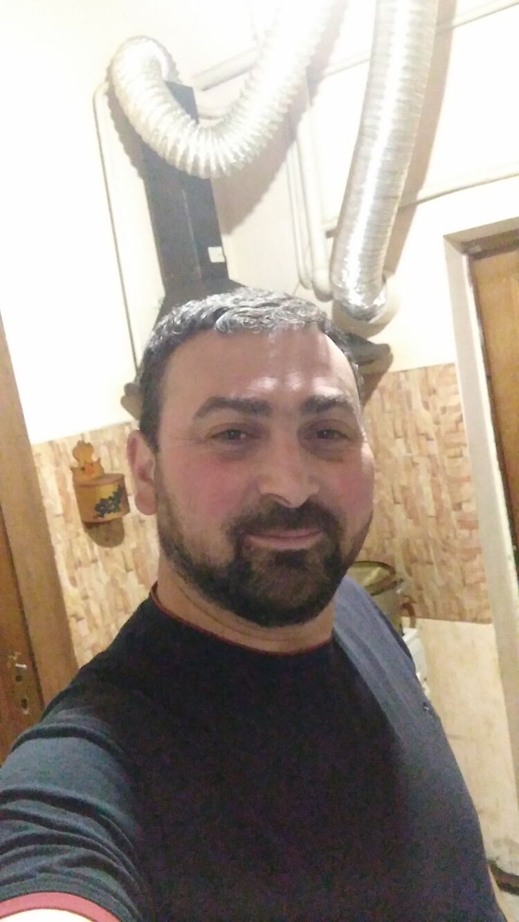  43274662  Babek, 35 ,    