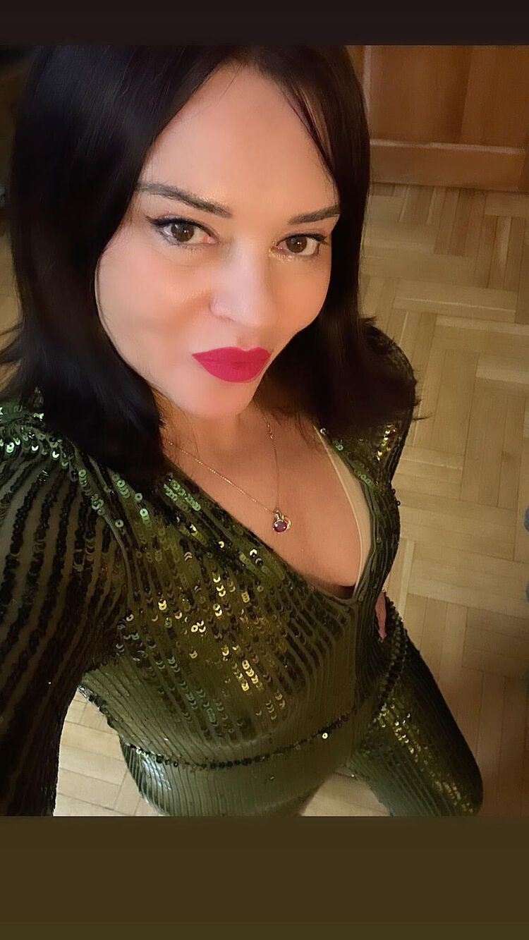  40764132  Vera, 35 ,    