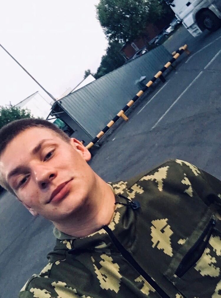  34688302  Vlad, 25 ,    