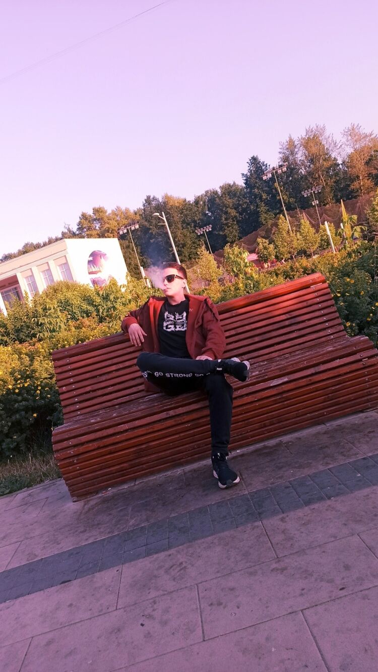  47824722  Alexander, 23 ,    