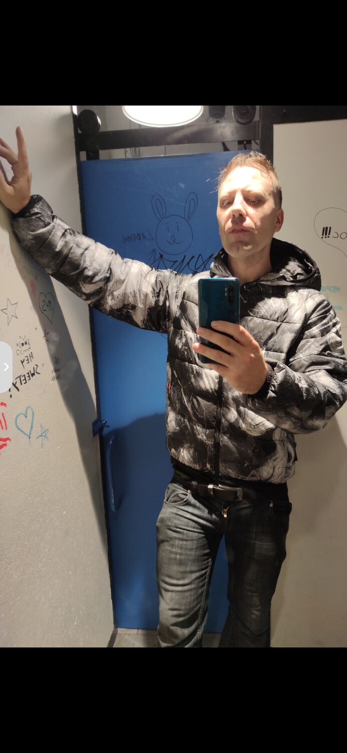  53345632     , 37 ,    