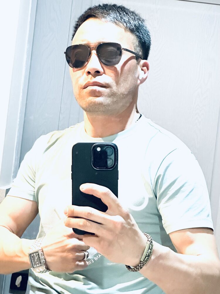  52406522  NURIK, 33 ,    