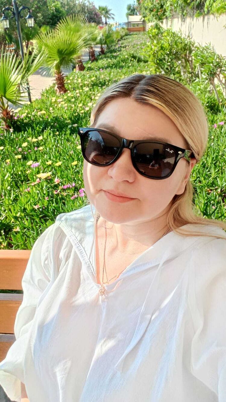  52395612  Julia, 41 ,    