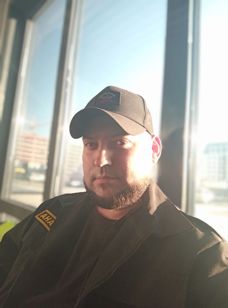  52983042  , 31 ,    