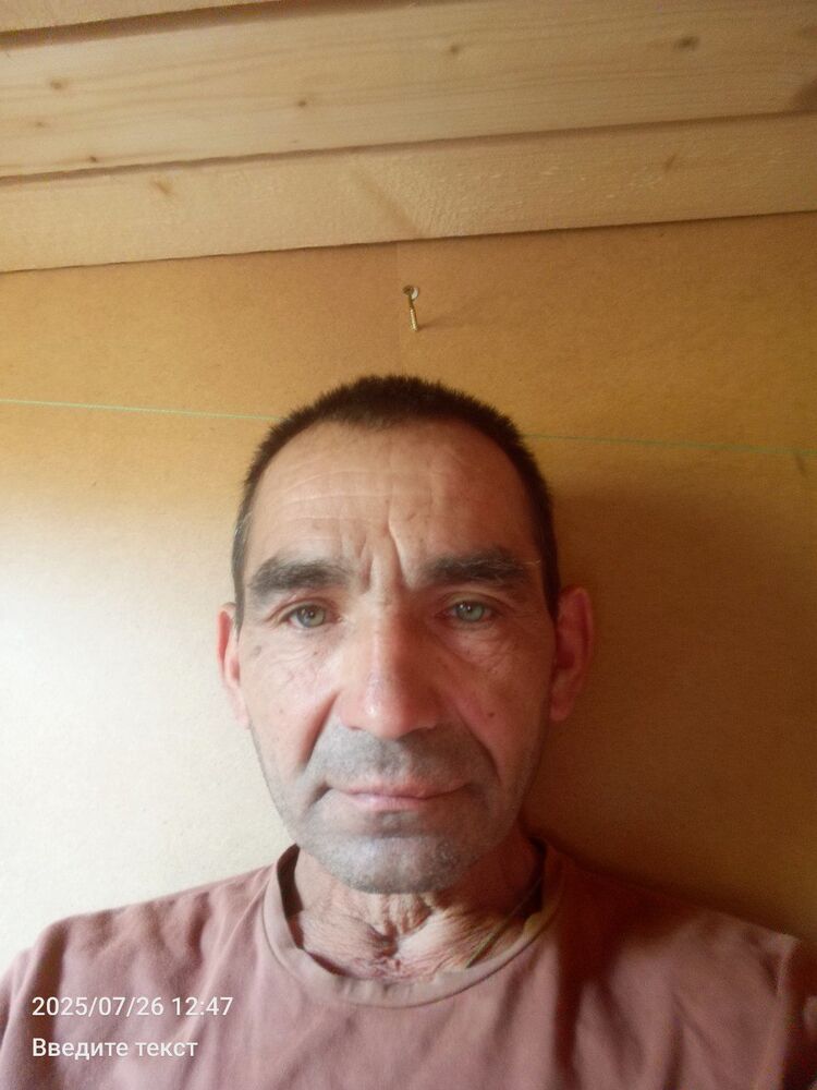  52822002  Hxyxyxhcuxuc, 54 ,    