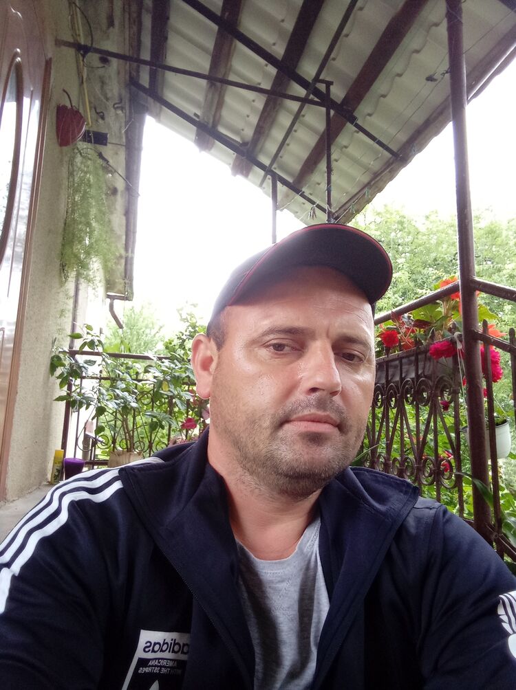  23660662  Sergij, 42 ,    