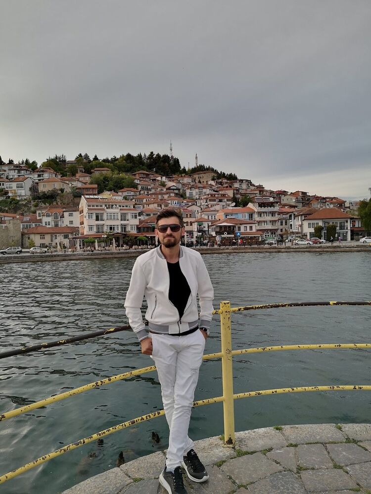  17717092  Dini, 39 ,    Strumica