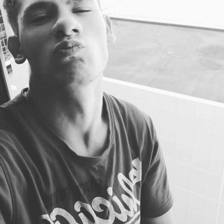  20676272  Xalid, 26 ,    