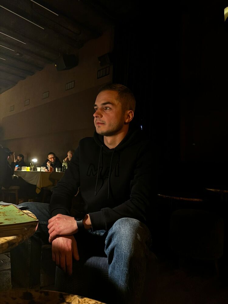  53765772  Alik, 31 ,    