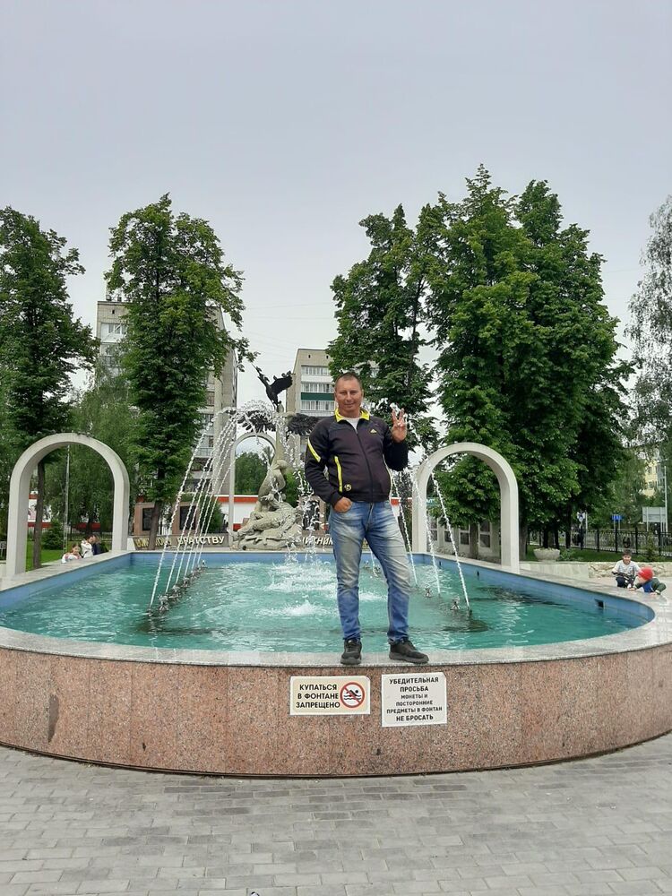  41100262  Pavel, 43 ,    