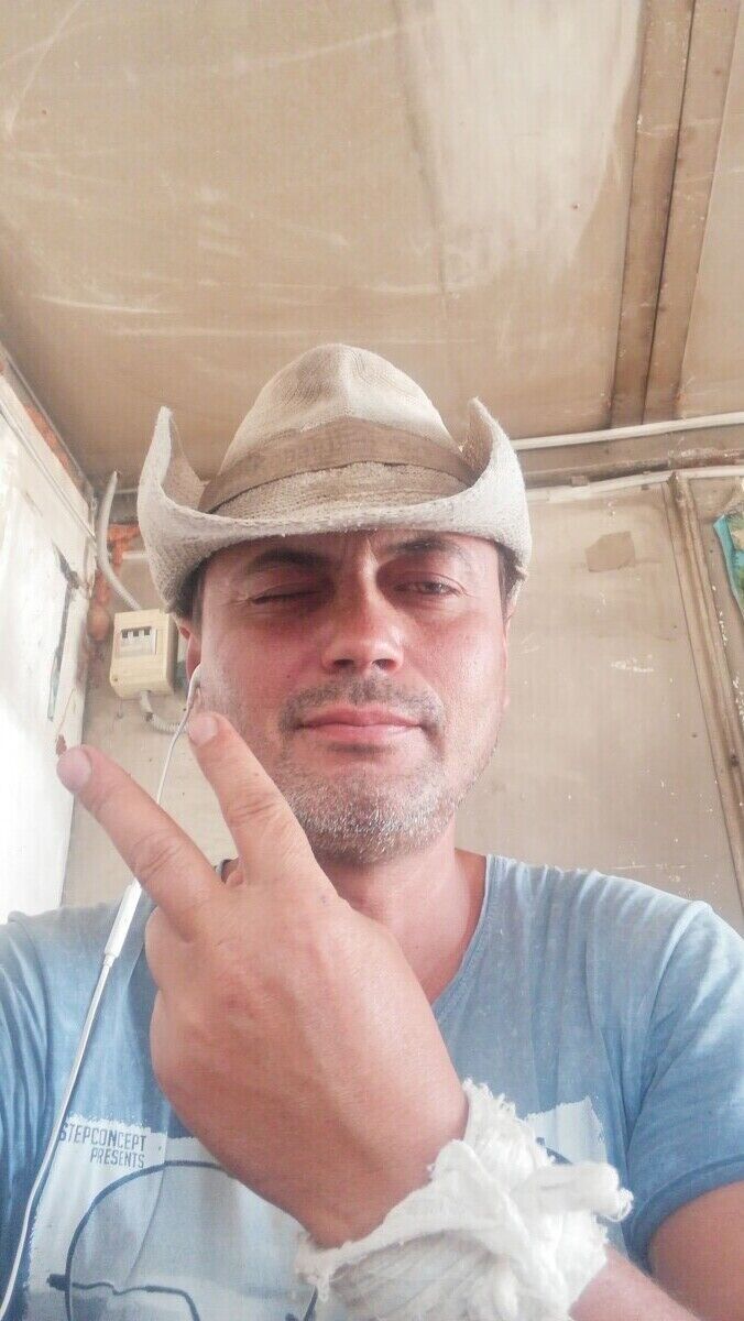  22583312  Ivan, 46 ,    