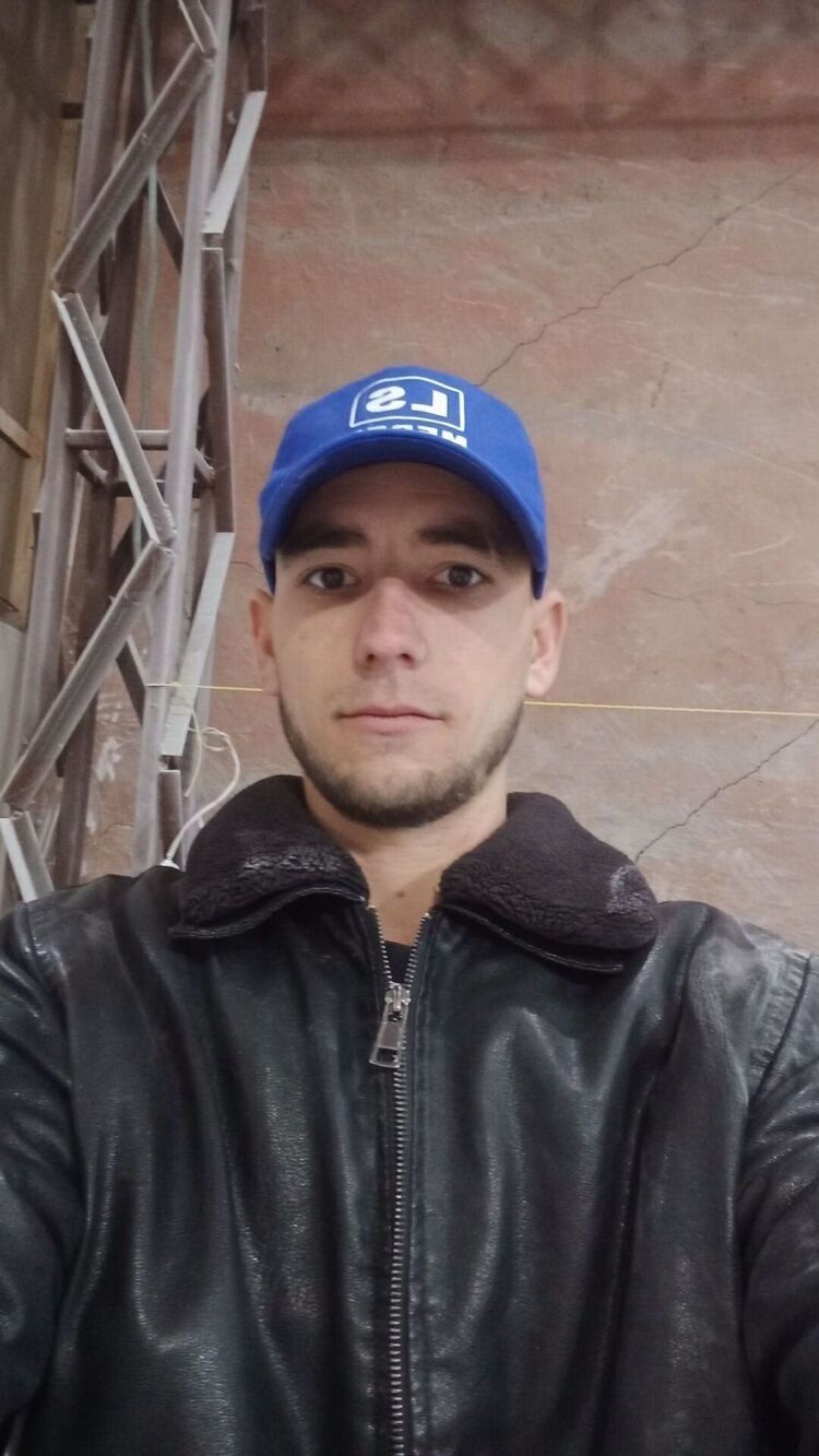  40477822  Artem, 27 ,    