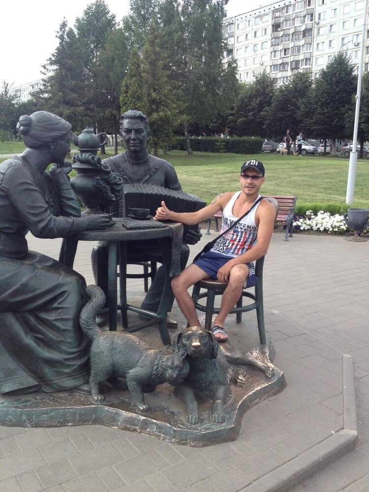  10439392  Denis, 39 ,    