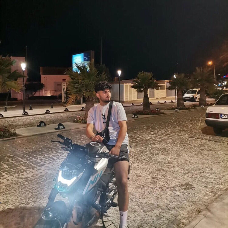  43342832  Emre, 26 ,    Acala Del Rio