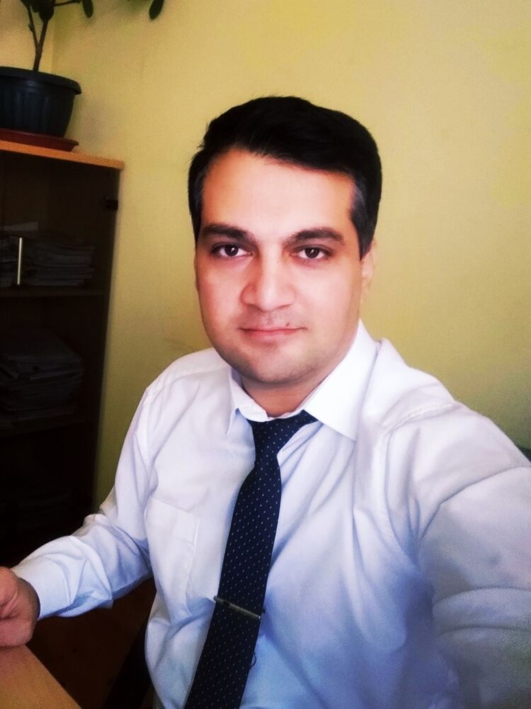  ,   Amir, 44 ,  