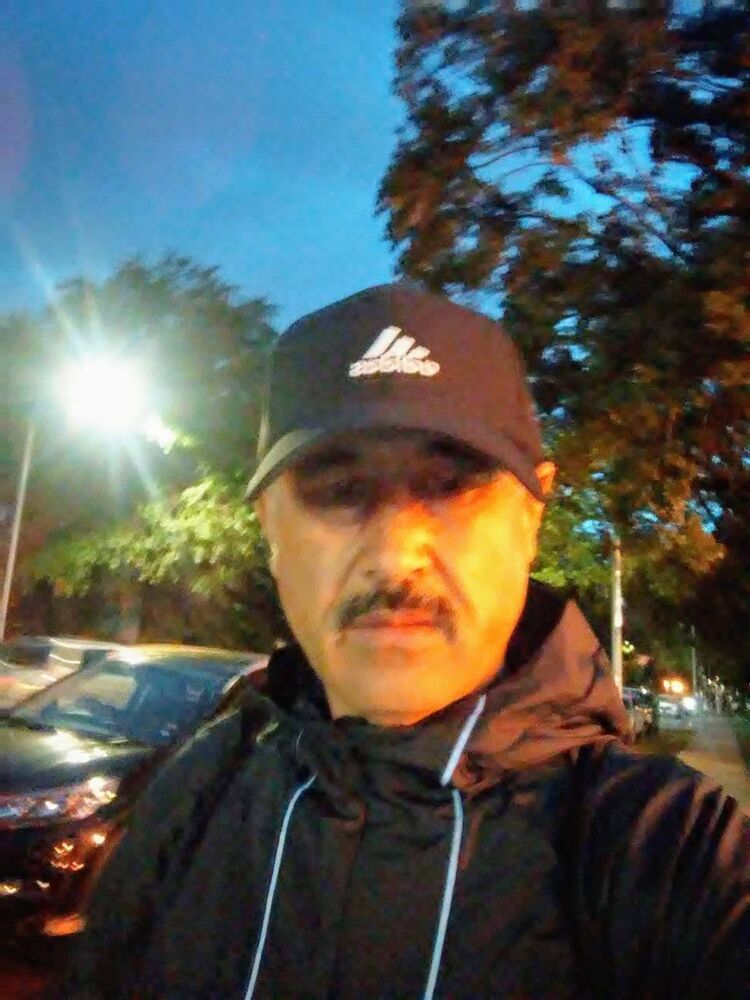  18869602  Alisher, 51 ,    