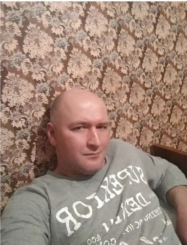  16008612  Viktor, 42 ,    