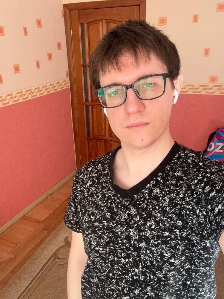  48539632  Ilya, 26 ,    