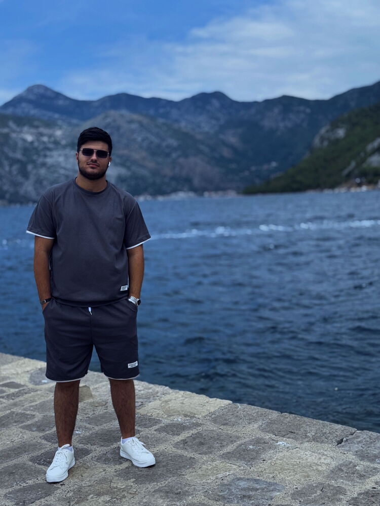  53722852  Razmik, 20 ,    