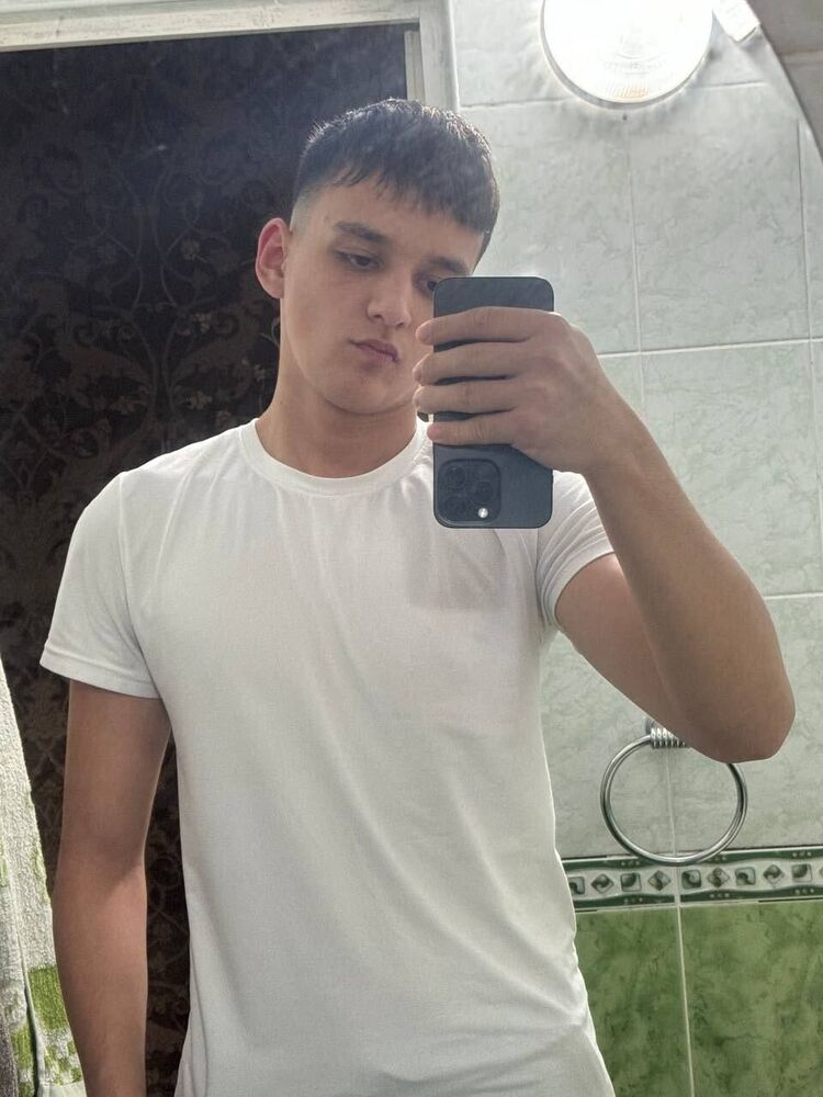  52590412  Abdurahmon, 18 ,    