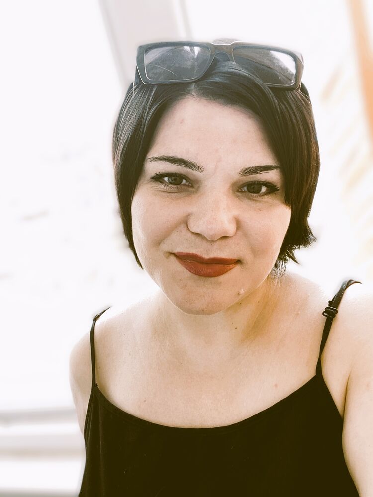  ,   Mila, 39 ,   c 