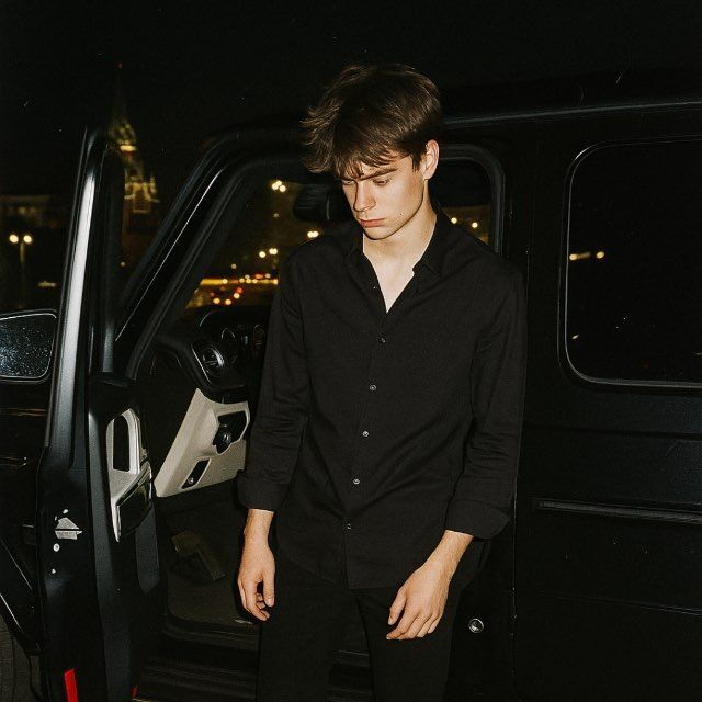  54262952  Oleg, 19 ,    