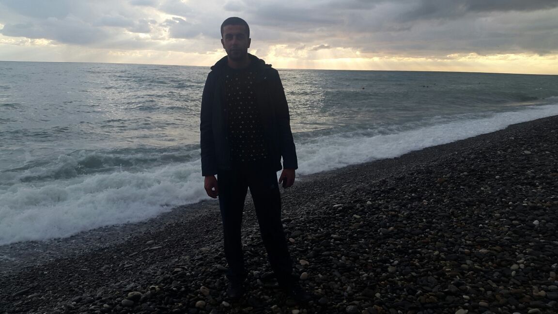  8319332  Araik, 36 ,    