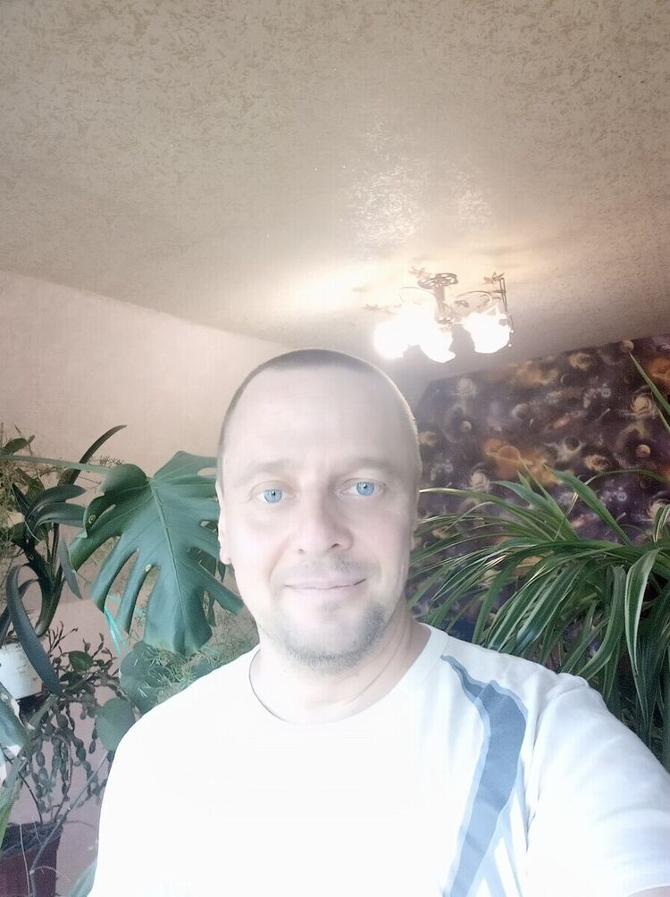  21077702  Taras, 45 ,    