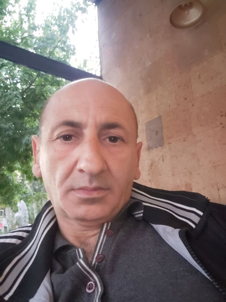  37455642  Artur, 55 ,    