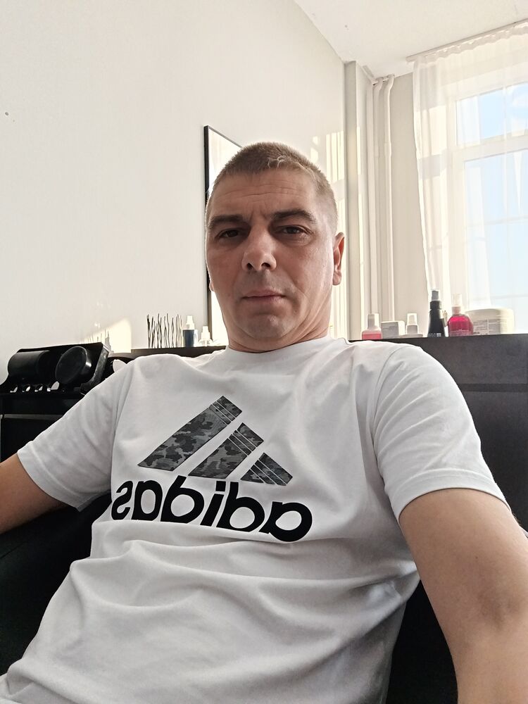  53486832  Anton, 37 ,    