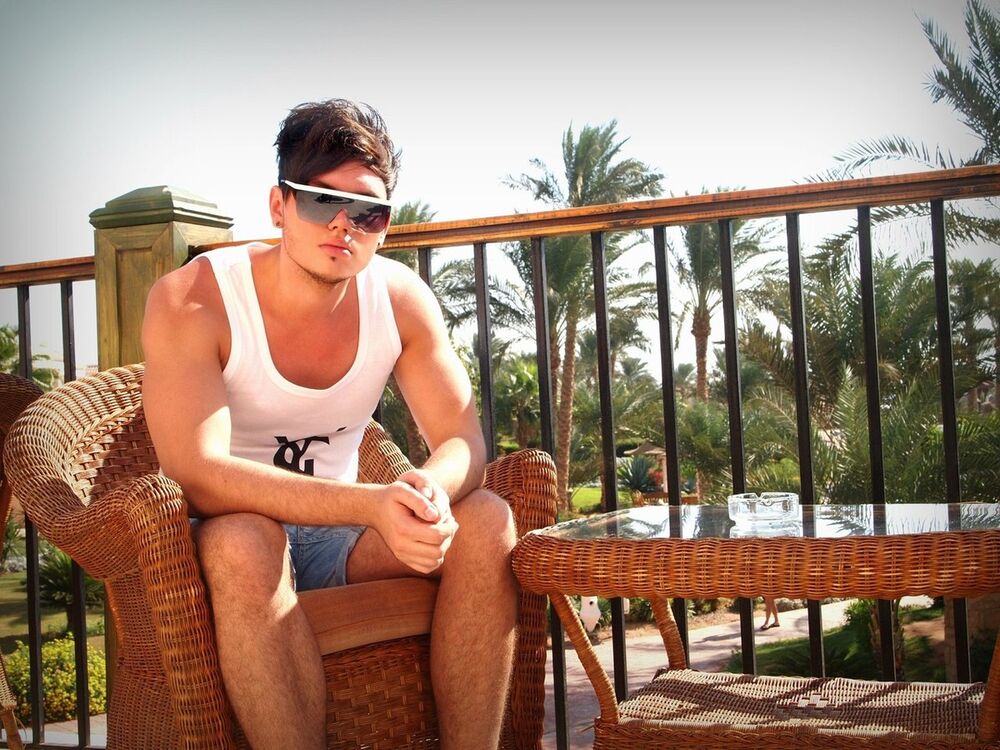  7897142  Artur, 38 ,    