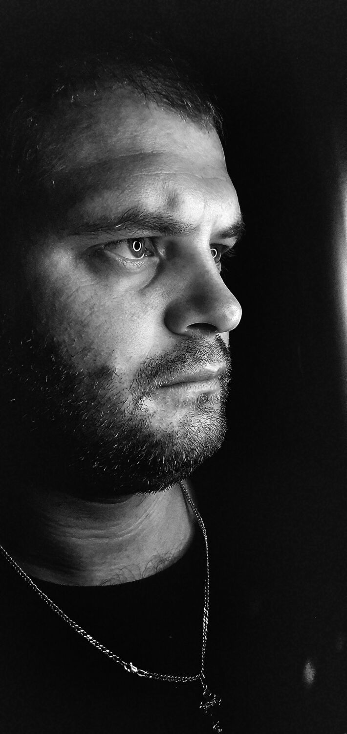  ,   Nik, 37 ,   ,   