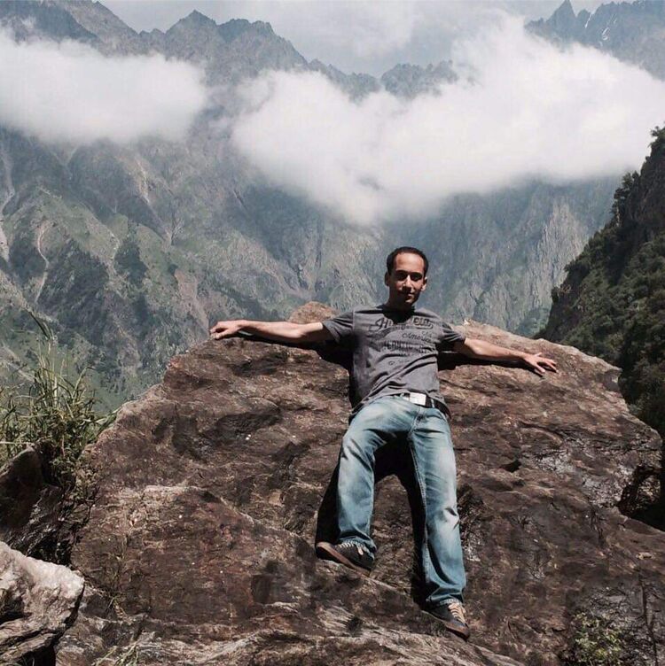  53721262  Dato, 37 ,    