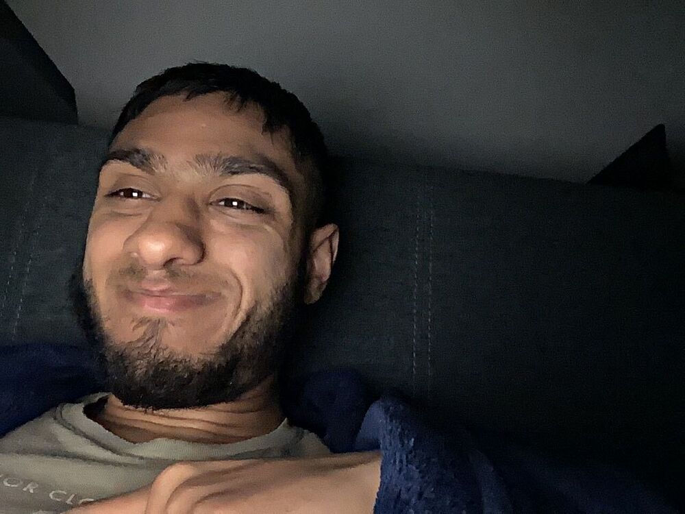  51021222  Umar, 19 ,    Abbots Langley