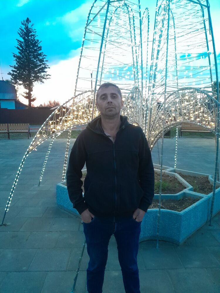  43385872  Terlan, 44 ,    