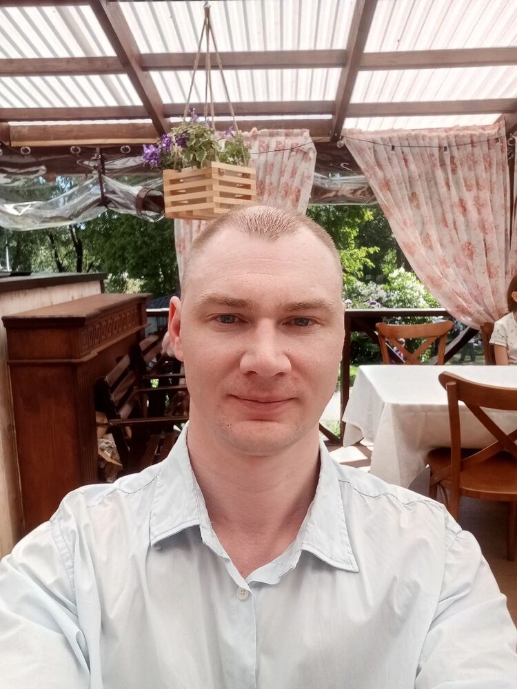  48224662  Mikhail, 35 ,    