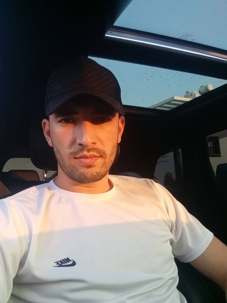  38429372  Surat, 30 ,    Nicosia
