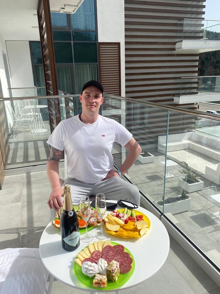  44041722  , 34 ,    --