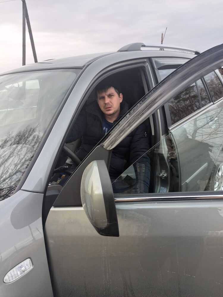  32320682  Petr, 37 ,    