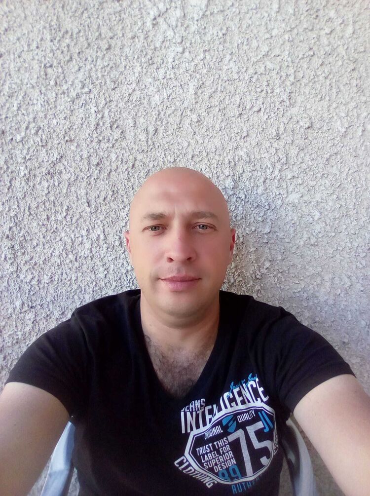  43544652  Andrei, 40 ,    