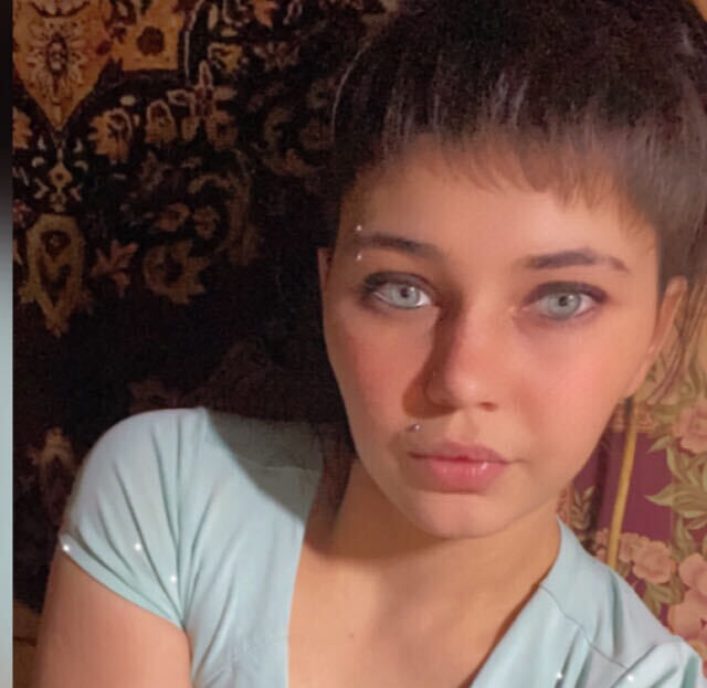  ,   Alexandra, 25 ,   ,   