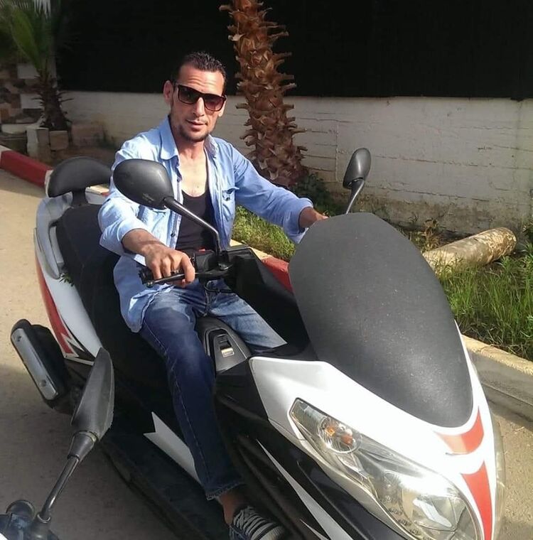  54234152  Azzeddine, 43 ,    -