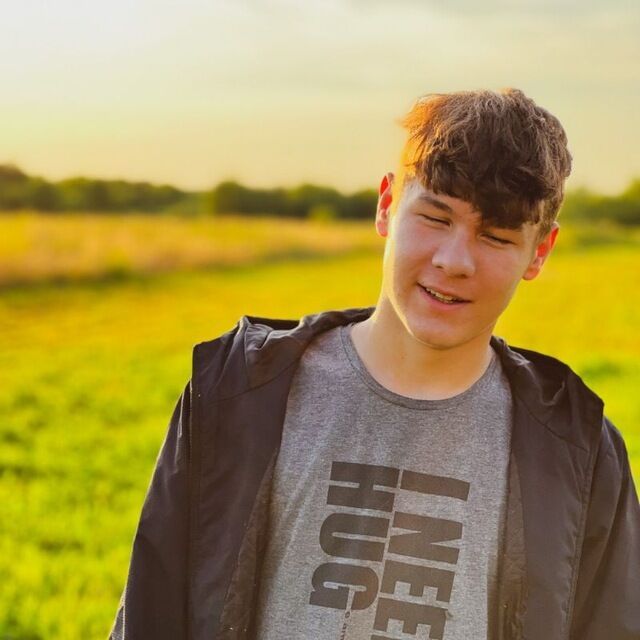  53734302  Egor, 20 ,     