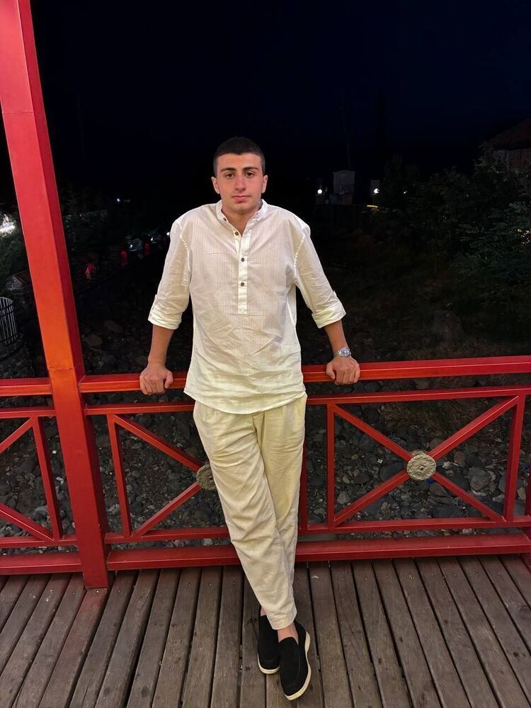  53967572  Deniz, 18 ,    