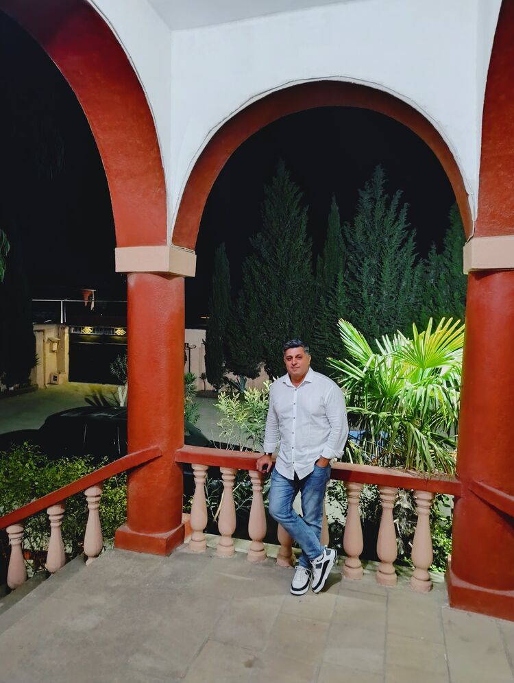  53643412  Babek, 45 ,    