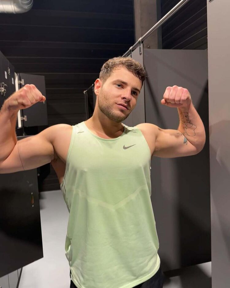  52592012  Georgiy, 31 ,    